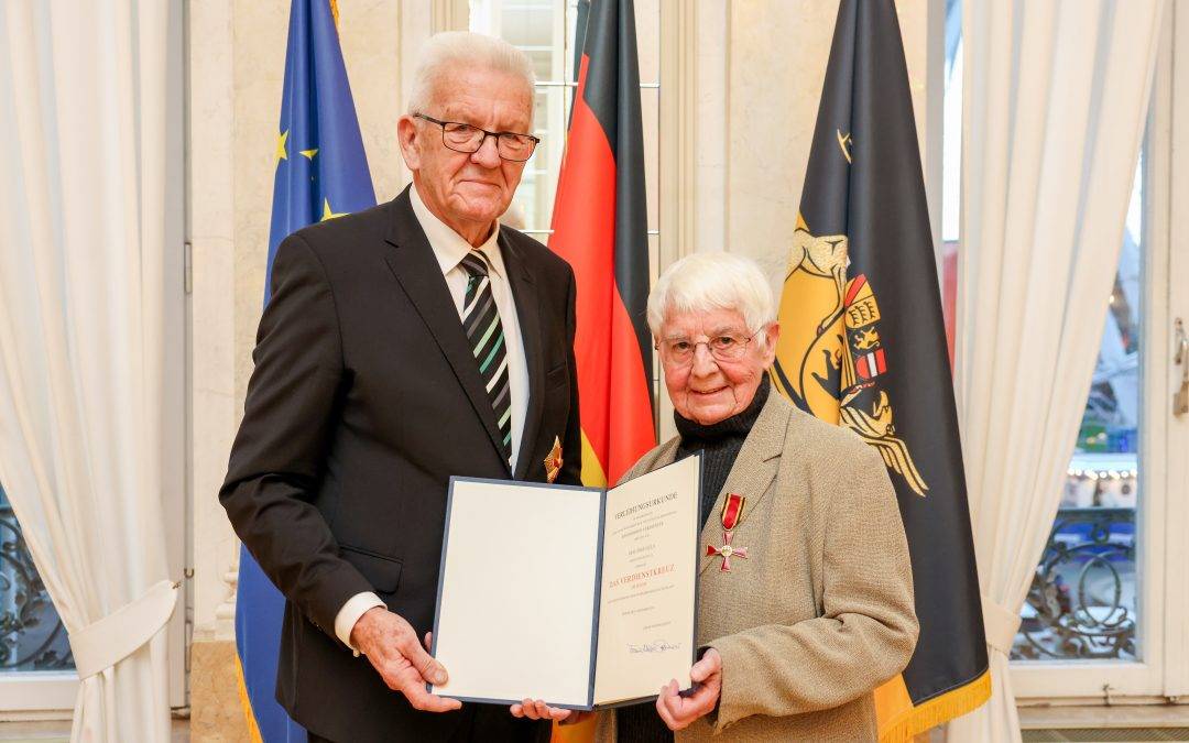 Inge Gula aus Lörrach-Haagen erhält Bundesverdienstkreuz am Bande