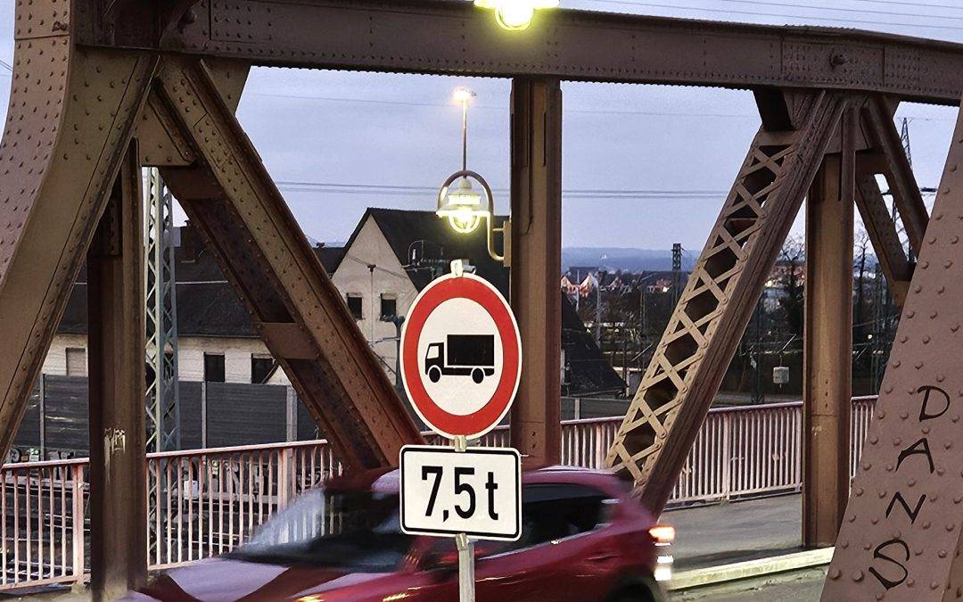 Friedensbrücke in Weil am Rhein: Lkw-Verbot und Tempo 30