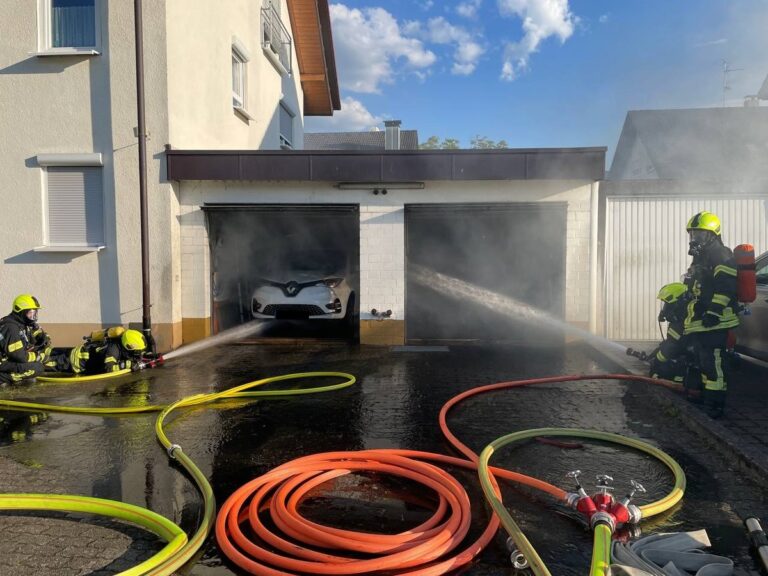 E-Auto fängt Feuer in Garage in Waldkirch-Buchholz