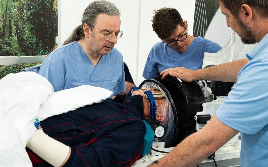 Uniklinik Freiburg: Ultraschallbehandlung lindert Tremor sofort & dauerhaft