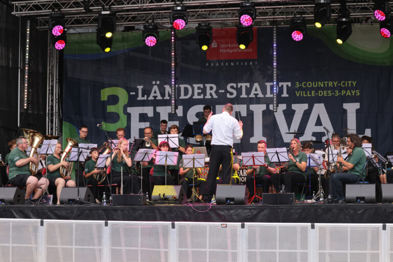Weil am Rhein bei Eröffnungsparade vom Eurovision Song Contest in Basel dabei
