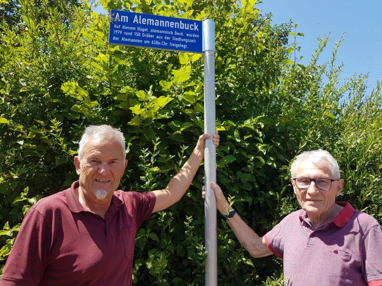 Neues Straßenschild mit Geschichte in Emmendingen-Mundingen