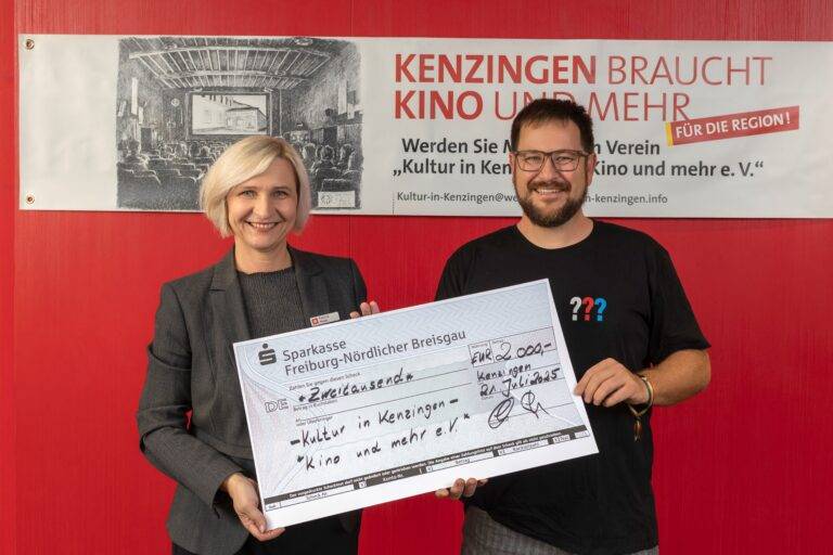 Kenzingen: Sparkasse unterstützt Kino-Kultur mit 2.000 Euro