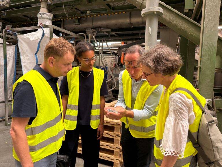 Landrätin Marion Dammann besucht Vogt-Plastic GmbH
