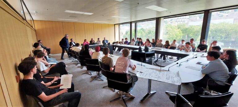 Kreis Emmendingen: 40 Jugendliche im Landtag in Stuttgart