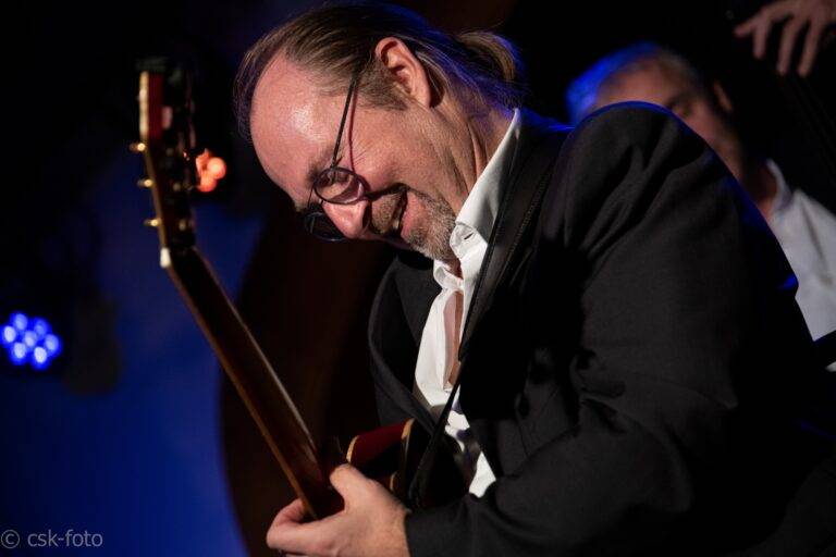 Max Zentawer: Soloabend mit E-Gitarre in Bad Krozingen