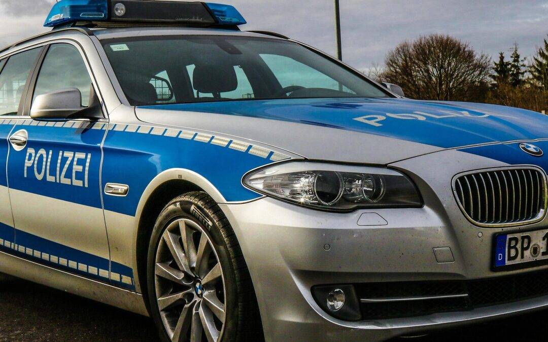 Lörrach: Unfall an Kreisverkehr, Radfahrer schwer verletzt
