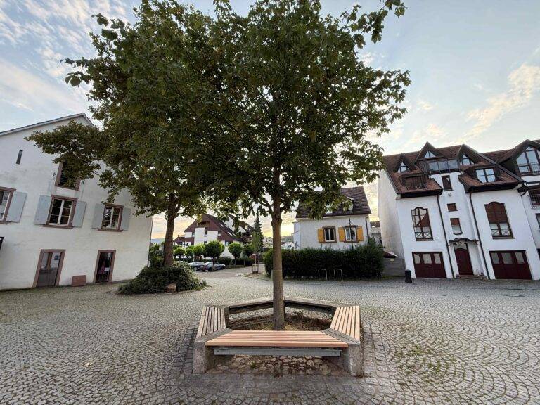Lörrach: Sitzbank am Kirchplatz Stetten wieder nutzbar