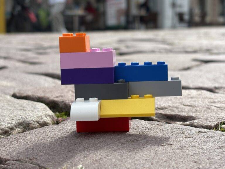 Waldkirch baut LEGO-Rampe als Symbol für Barrierefreiheit