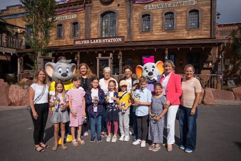 Erstkommunionkinder spenden an „Einfach Helfen“