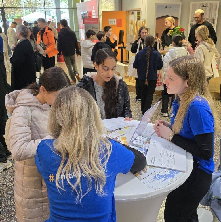 2500 Jugendliche bei Ausbildungsbörse in Weil am Rhein