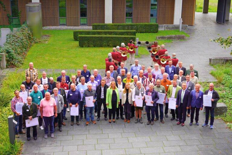 Freiburg: Silberner Meisterbrief für 48 Forstwirtschaftsmeister