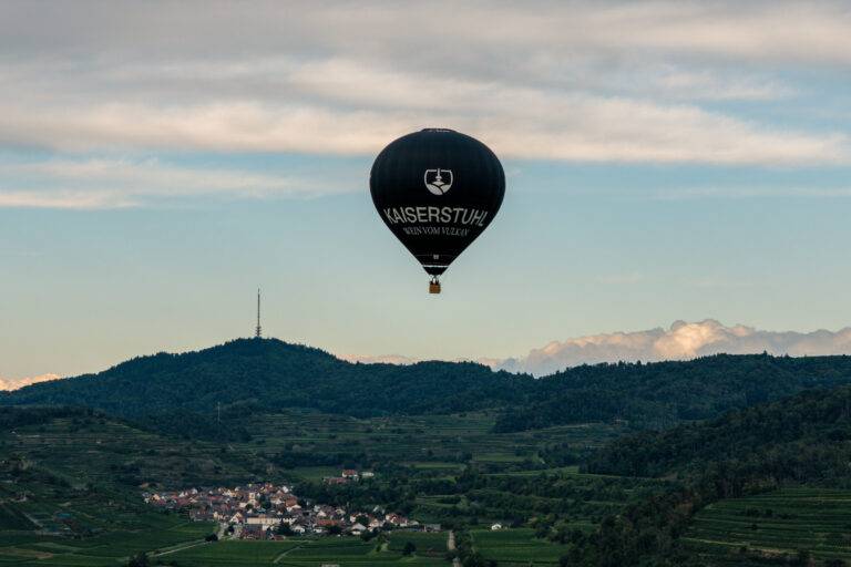 Kaiserstuhl: Neuer Heißluftballon wirbt für die Weinregion