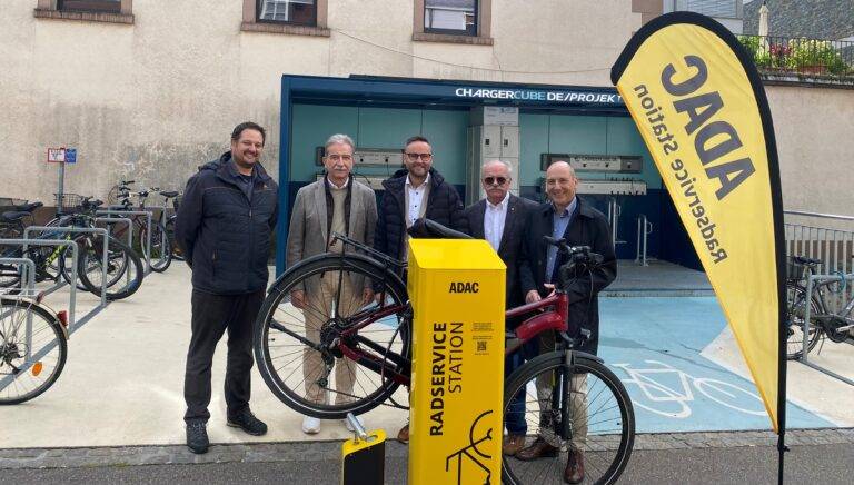 Waldkirch: Neue ADAC-Radservice-Station hilft Radfahrern