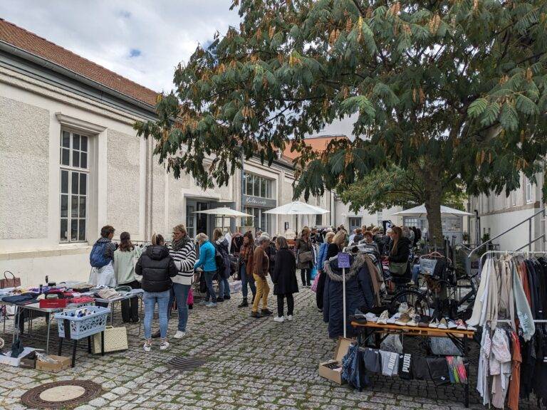51. Frauenkleidermarkt in Weil am Rhein am 11. Oktober