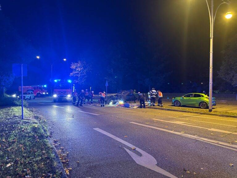 Nächtlicher Verkehrsunfall in Freiburg: 6 Verletzte