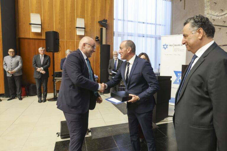 AG Gurs Emmendingen erhält Verdienstmedaille der IRG Baden