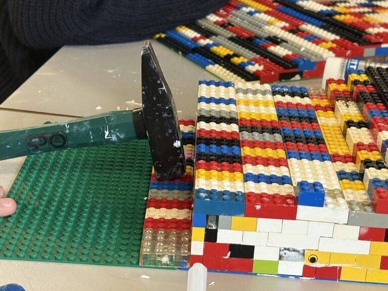 Waldkirch: Kinder bauen bunte Lego-Rampe für Inklusion