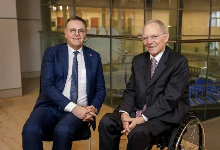 Erstes Wolfgang-Schäuble-Demokratieforum im Europa-Park Rust