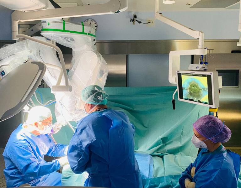 Freiburg: OP-Roboter erstmals im Mundraum im Einsatz