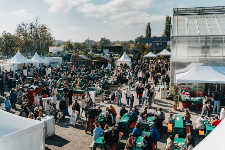 Besucherrekord beim Charity-Flohmarkt vom Europa-Park Rust