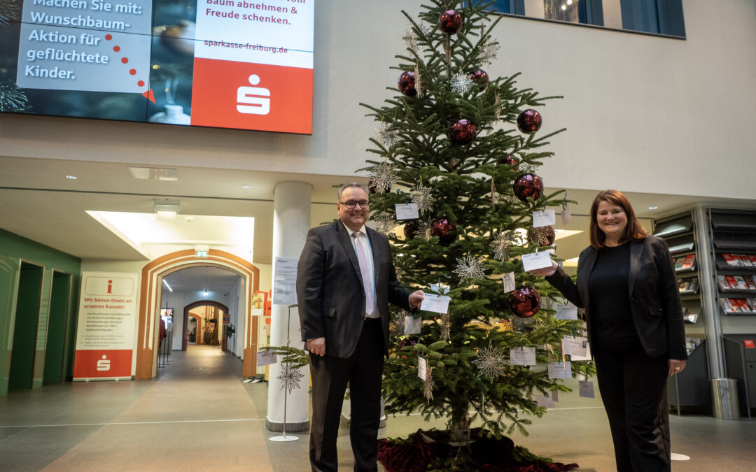 Weihnachtswünsche für 75 ukrainische Kinder in Freiburg
