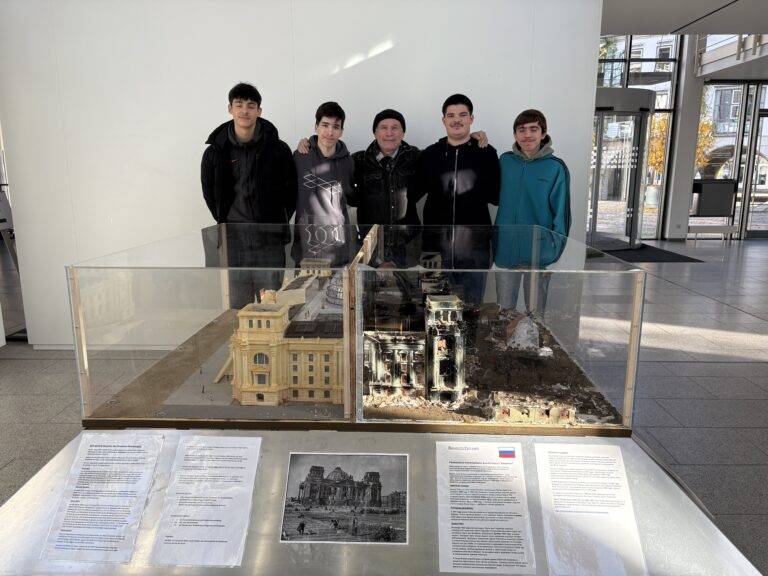 Schülerprojekt im Rathaus Emmendingen erinnert an 1945