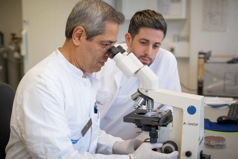 Forscher in Freiburg wollen neue Mundbakterien entdecken