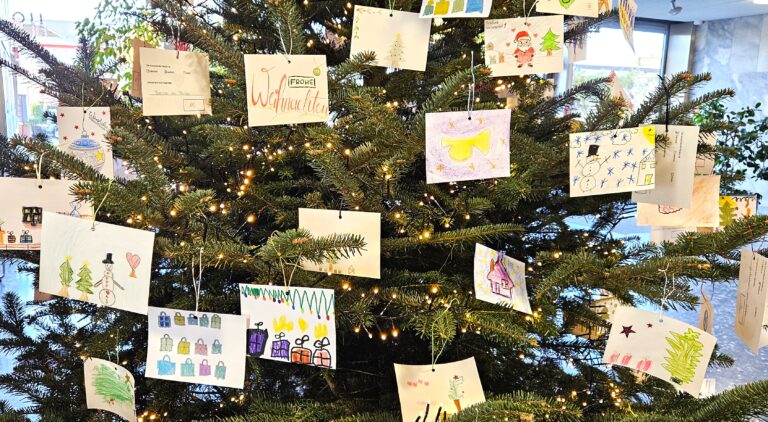 Weil am Rhein: Weihnachtswunschbaum im Rathaus ab 14. November