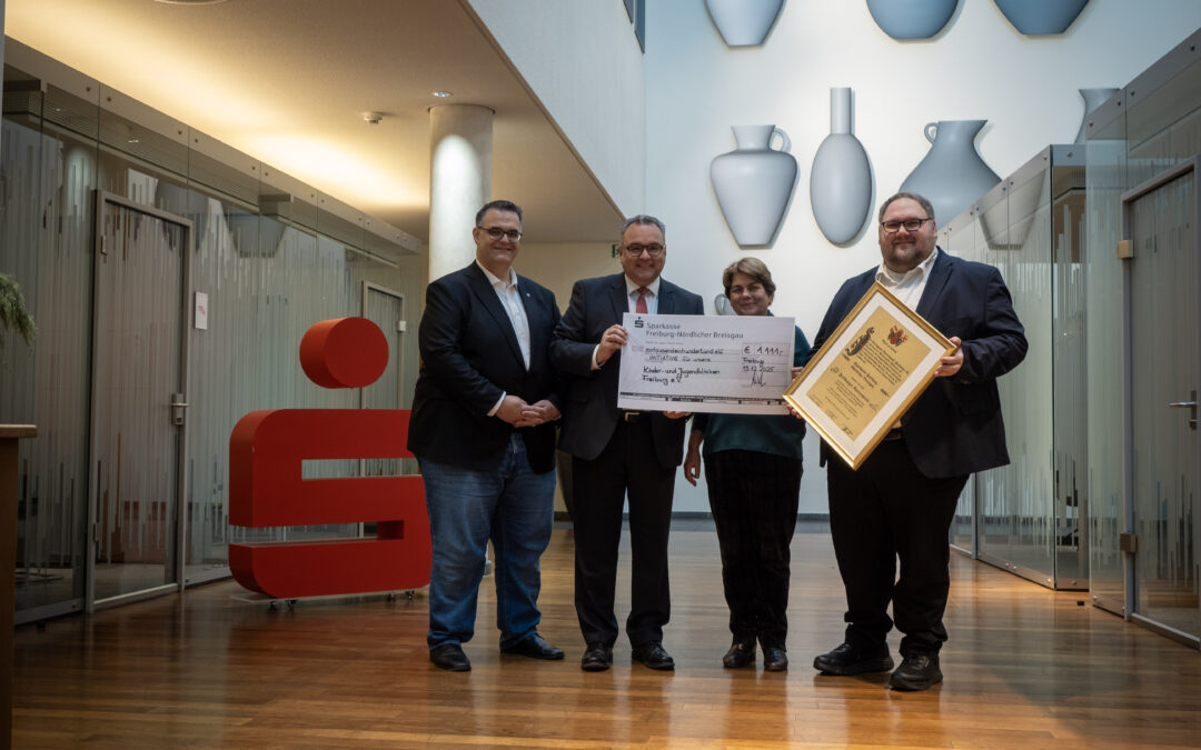 Sparkasse spendet Narrenpreis-Geld für Kliniken in Freiburg