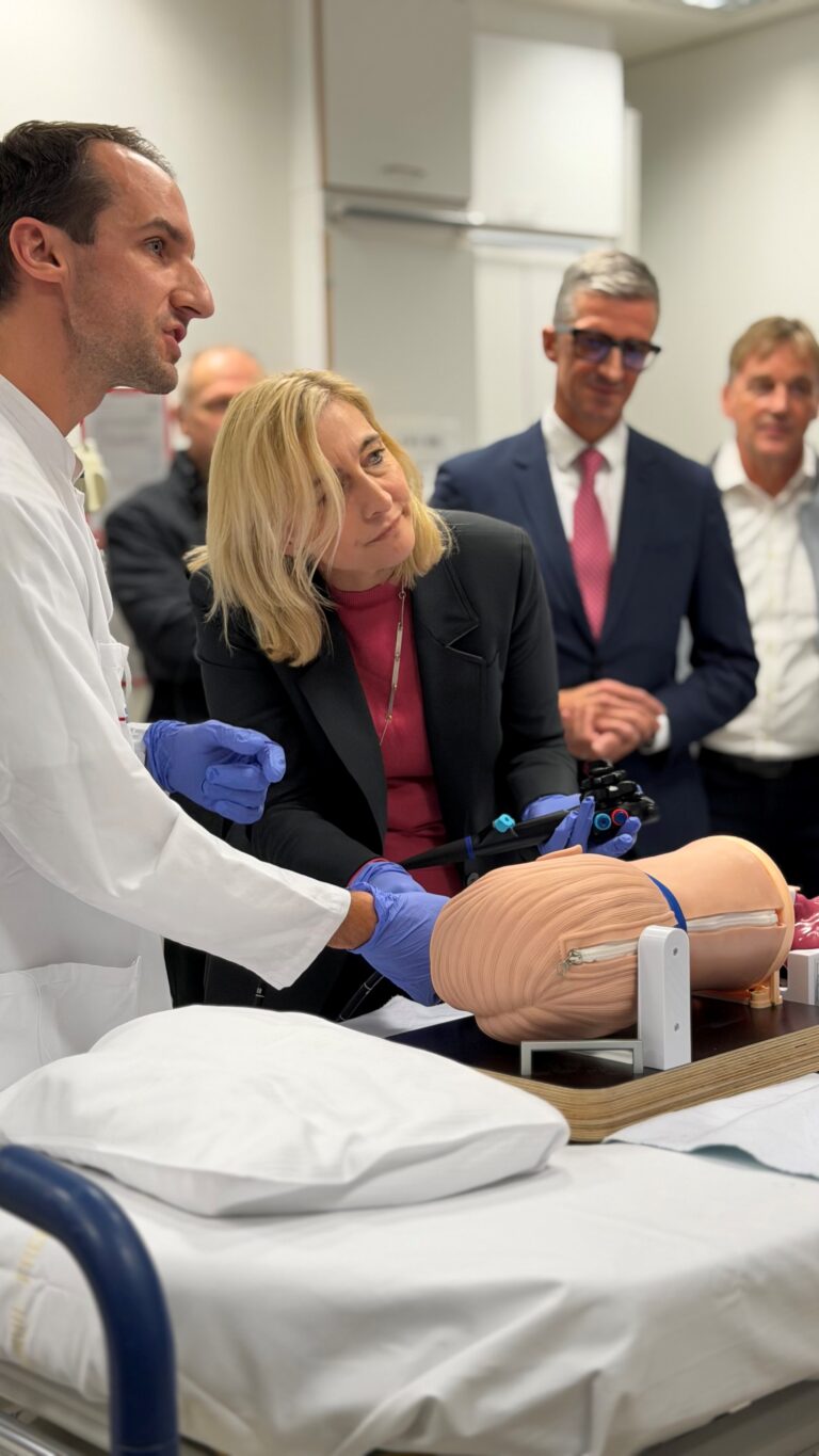 Uniklinik Freiburg: Besuch der Bundesgesundheitsministerin Nina Warken