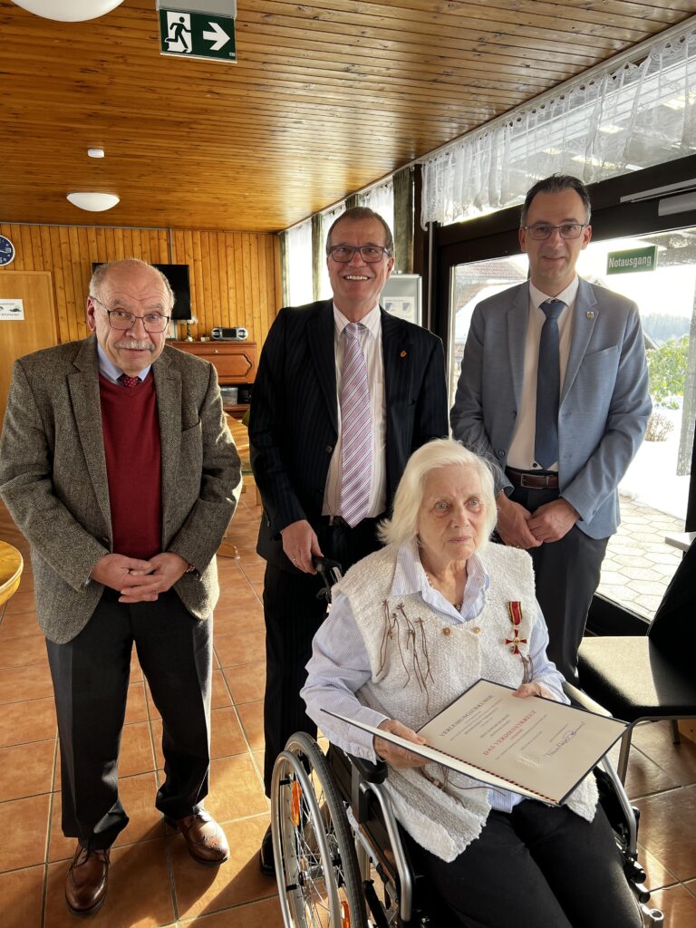 Bundesverdienstkreuz für Ilsemie Dumont in Rheinfelden