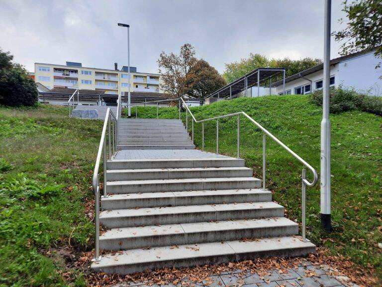 Lörrach: Neue Treppe an der Grundschule Salzert fertiggestellt