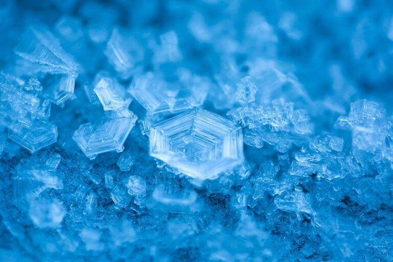 Lebensgefahr: Stadt warnt vor Eisflächen auf Seen in Freiburg