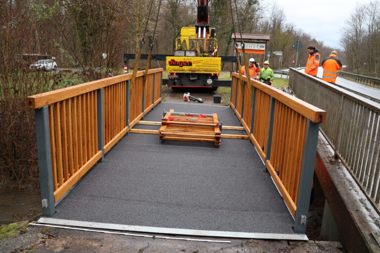 Neue Radwegbrücke zwischen Wasser und Reute freigegeben