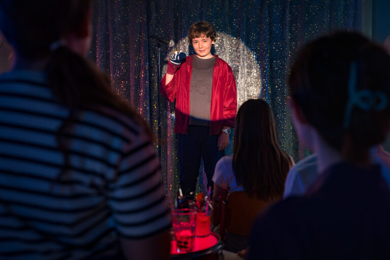 Jonas Fischer aus Königschaffhausen spielt bei „Schloss Einstein“ mit