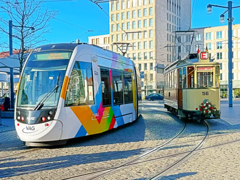 Bücherbahn rollt am 7. August kostenlos durch Freiburg
