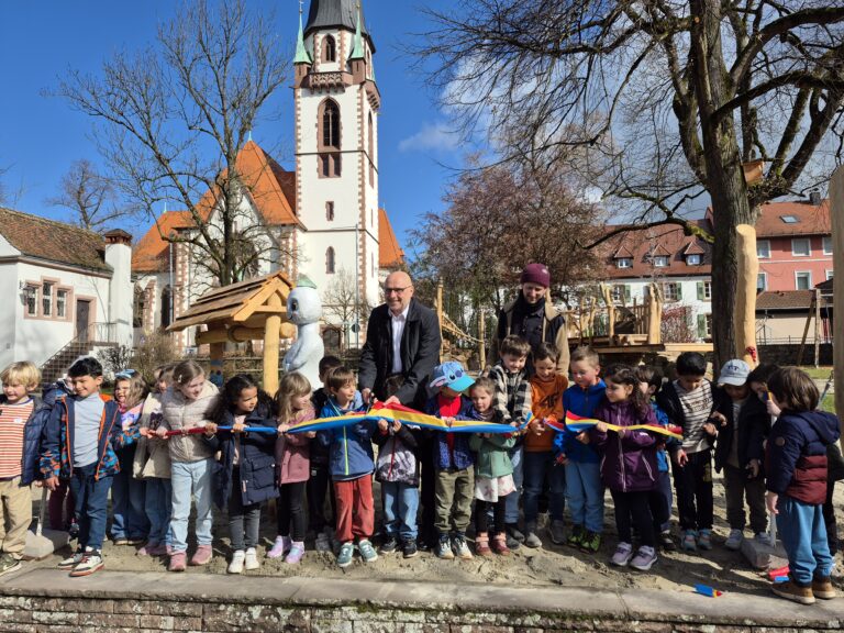 Neuer Spielplatz in Emmendingen am Schlossplatz eröffnet
