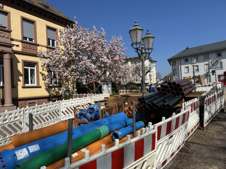 Kanal-Baustelle in Waldkirch-Kollnau: Wochenmarkt verlegt