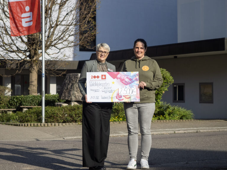 Spende an Waldkindergarten Freiamt nach Brand