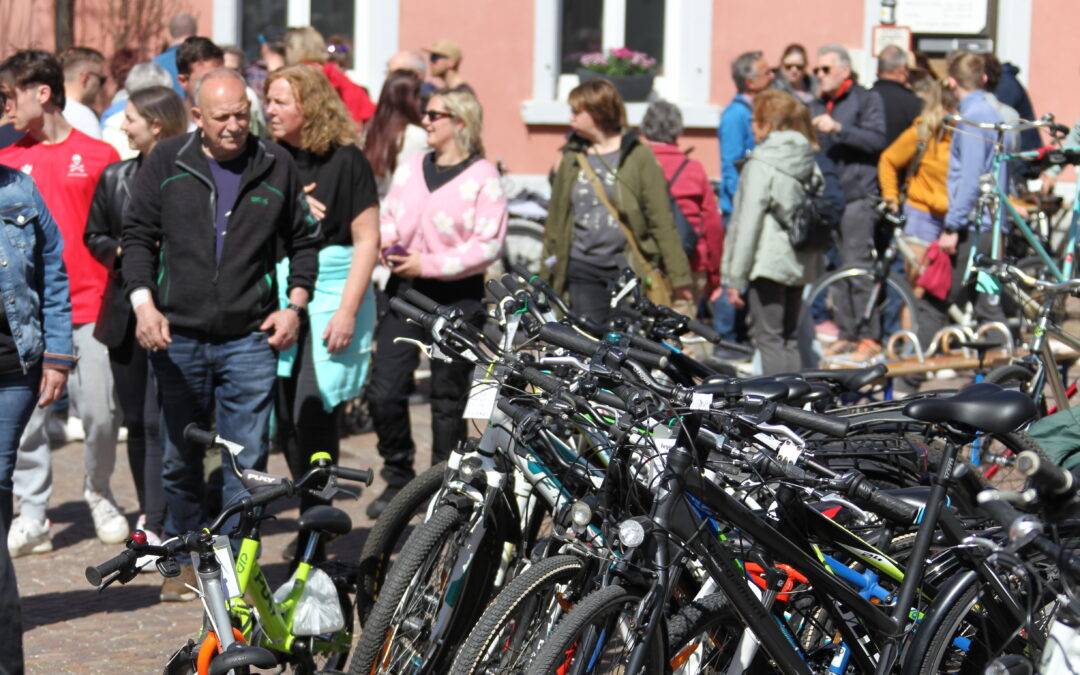 Kirchzarten: Frühlingsauftakt mit Markt & Shopping am 22. März
