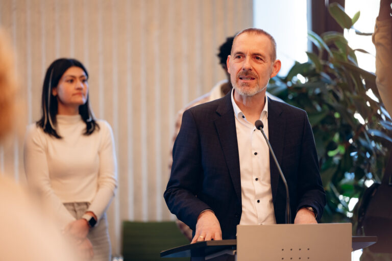 Einbürgerung in Lörrach: 115 neue Bürger begrüßt