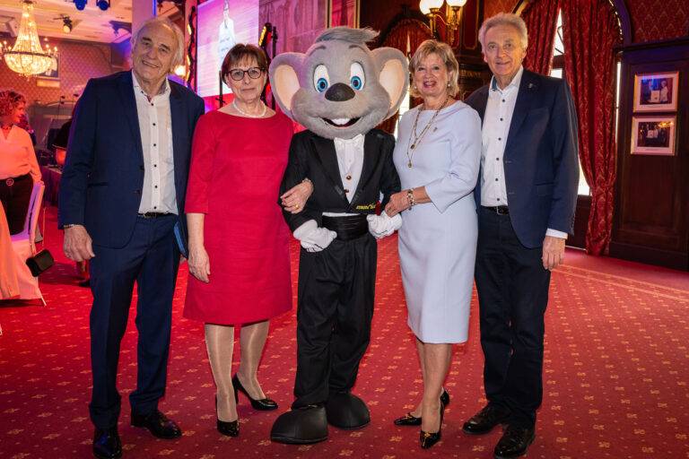 Europa-Park spendet 34.500 Euro für Kinderschutzbund Ortenau