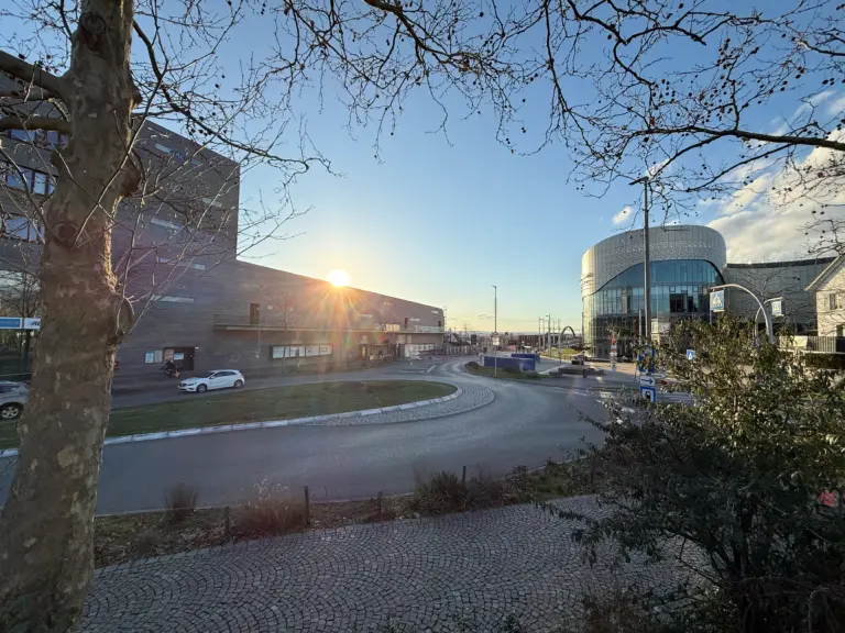 Brand von Fahrzeug in Weil am Rhein – Einkaufscenter geräumt