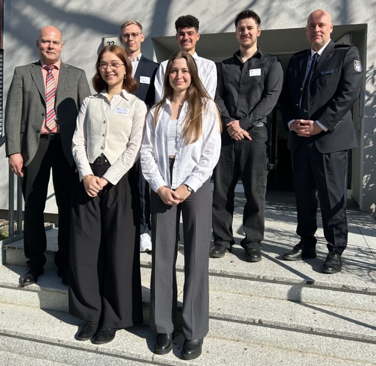 Sechs Nachwuchskräfte starten Bachelorstudium beim Hauptzollamt Lörrach