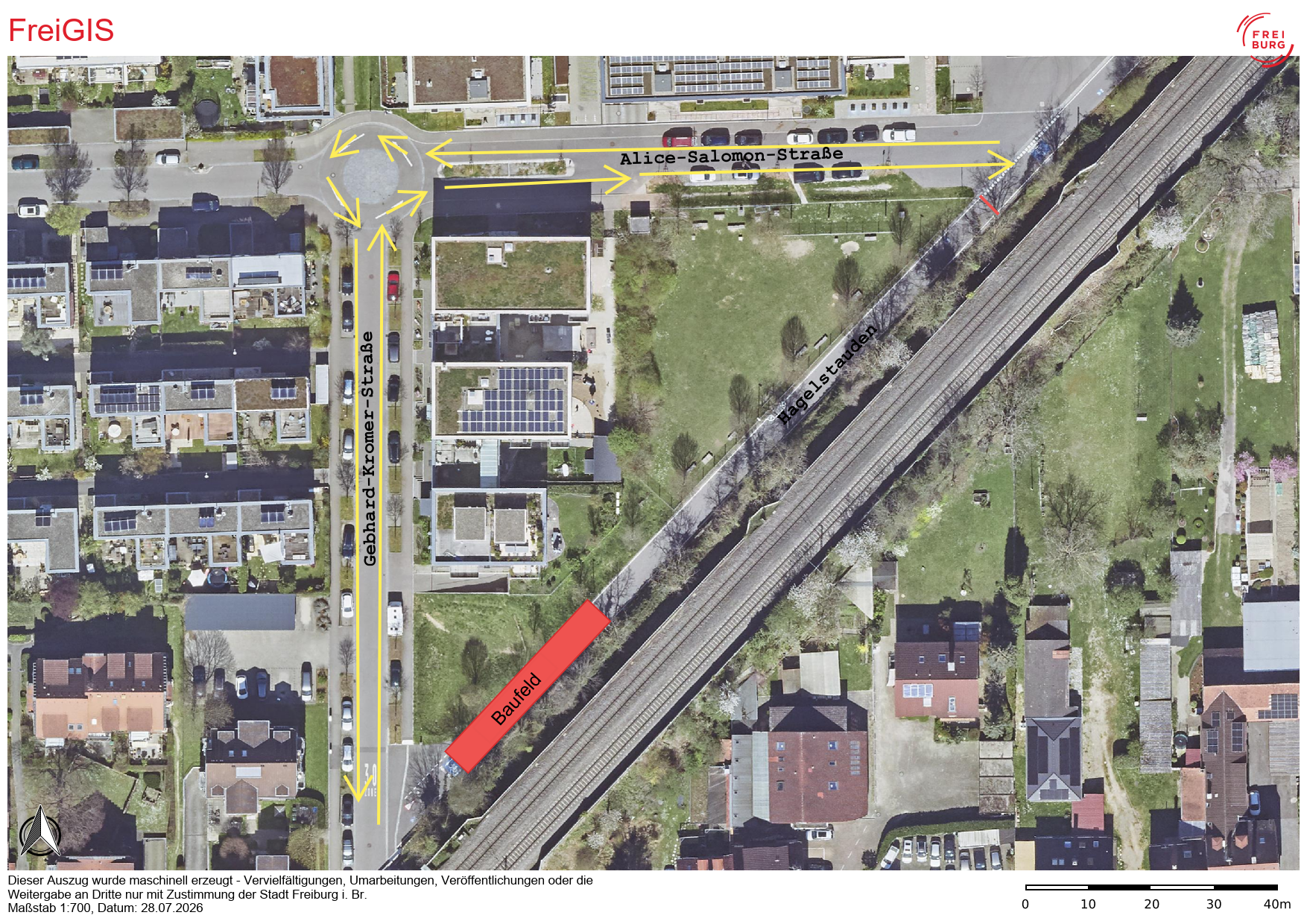 Aerial map of a neighborhood showing a roundabout where Alice-Salomon-Straße meets Gebhard-Kromer-Straße, with yellow arrows indicating traffic flow and a railway line to the right.