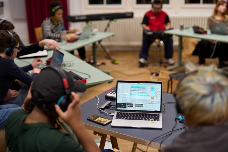 Lörrach: Burghof startet neuen Musik-Workshop „HitProducer“