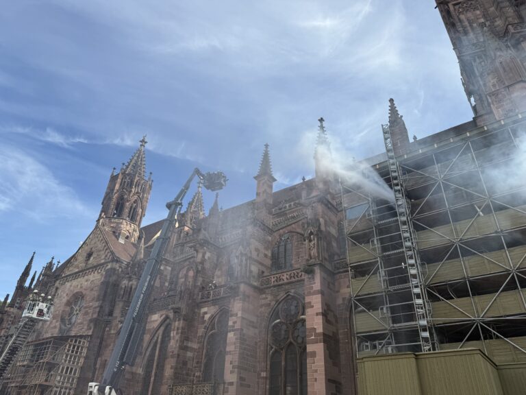 Freiburg: Feuerwehrübung am Münster erfolgreich gemeistert