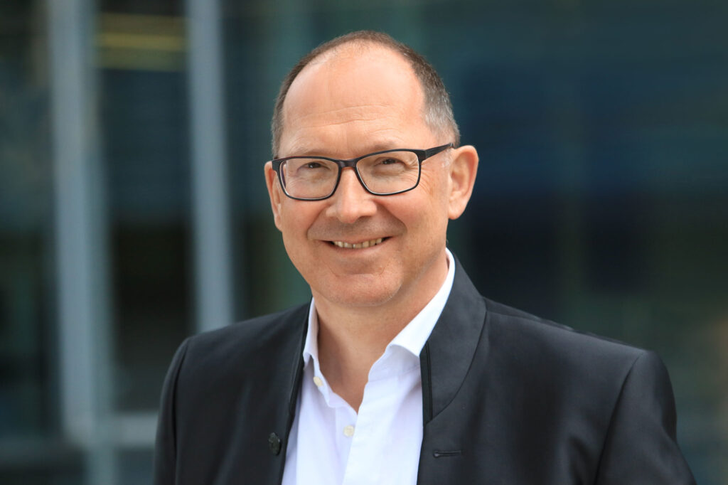 Freiburg: Roland Zengerle erhält Preis für zehn Start-ups