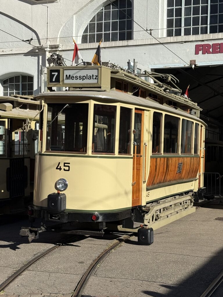 Freiburg: Begeisternde Einblicke in 125 Jahre Straßenbahn bei Jubiläumsfest